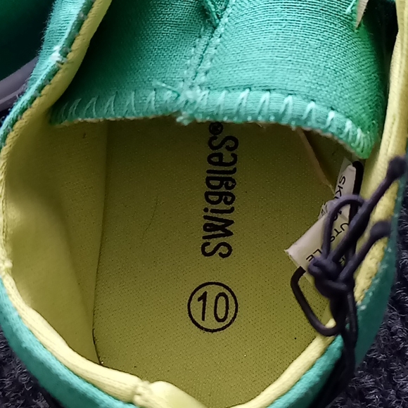 Kids swiggles shoes size 10 - Picture 4 of 6
